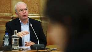 O presidente do Conselho de Administração do Grupo Trust in News, Luis Delgado, durante a Comissão de Cultura, Comunicação, Juventude e Desporto, sobre a situação em que se encontra o Grupo, na Assembleia da República em Lisboa, 18 de dezembro de 2024. TIAGO PETINGA/LUSA