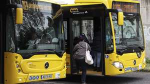 Autocarros da Carris Metropolitana em serviço na área de Lisboa, 27 de dezembro de 2023. A Carris Metropolitana é uma iniciativa dos 18 municípios do coletivo rodoviário de passageiros na Área Metropolitana de Lisboa (AML) que, através da Transportes Metropolitanos de Lisboa, funde a operação de transporte público rodoviário de toda a AML numa só imagem e serviço. (ACOMPANHA TEXTO DA LUSA DO DIA 30 DE DEZEMBRO DE 2023). MIGUEL A. LOPES/LUSA