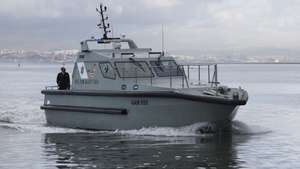 Uma embarcação da Polícia Marítima percorre o Rio Tejo, Lisboa  28 de novembro de 2023. ANTÓNIO COTRIM/LUSA