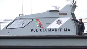 Uma embarcação da Polícia Marítima percorre o Rio Tejo, Lisboa  28 de novembro de 2023. ANTÓNIO COTRIM/LUSA