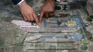 Plano do novo Aeroporto Luis de Camões durante a entrega do Relatório Inicial (High Level Assumption Report) da concessionária ANA sobre o desenvolvimento da capacidade aeroportuária de Lisboa,  para iniciar formalmente negociações sobre a extensão do contrato de concessão e viabilizar a construção do novo Aeroporto Luís de Camões, em Alcochete, 17 de dezembro de 2024.  ANDRÉ KOSTERS/LUSA