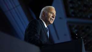 epa11831918 US President Joe Biden delivers remarks at the Conference of Mayors in Washington, DC, USA, 17 January 2025.  EPA/YURI GRIPAS / POOL
