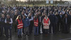 O Sindicato dos Trabalhadores das Indústrias Transformadoras, Energia e Actividades do Ambiente do Sul (SITE Sul) realiza plenários de trabalhadores da VW Autoeuropa e de todas as empresas do Parque Industrial, fornecedoras e prestadoras de serviços nos dias 28 e 29, Setúbal, 28 de janeiro de 2025. O sindicato pretende, desta forma - como anunciou no dia 16, numa reunião com organizações representativas dos trabalhadores - discutir coletivamente as reivindicações para 2025, os ritmos e cargas de trabalho e o desenvolvimento da luta pelo reconhecimento das profissões de desgaste rápido e a melhoria das condições de trabalho para todos os trabalhadores em regime de turnos e trabalho noturno. Participa nos plenários o secretário-geral da CGTP-IN, Tiago Oliveira.  MIGUEL A. LOPES/LUSA