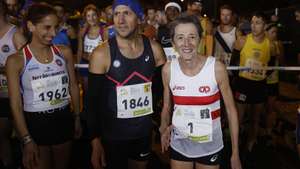 A ex-campeã olímpica de maratona, Rosa Mota (D), na partida da 47ª edição da prova de atletismo São Silvestre, na Amadora, 31 de dezembro de 2023. ANTÓNIO PEDRO SANTOS/LUSA