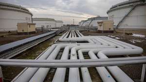 epaselect epa11824363 Storage tanks and pipelines at the Central oil tank farm operated by Mero CR near Nelahozeves, Czech Republic, 14 January 2025. Mero CR, who owns and operates the Czech part of the Druzhba pipeline and the IKL pipeline, has completed technical work allowing the Czech Republic to switch to oil supply via the TAL and IKL pipelines.  In 2025, the Czech Republic's EU exemption on oil imports from Russia, which is part of sanctions imposed on Russia by the EU over the invasion of Ukraine, will expire. The Czech Republic is now technically ready to switch to full Western oil supply and for a potential Russian oil outage, the Czech government confirmed on 14 January 2025, adding that Czechia will no longer be dependent on Russian oil from the Druzhba pipeline by the middle of this year.  EPA/MARTIN DIVISEK