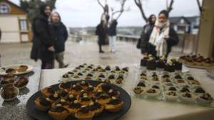 Doces expostos no Festival de Chocolate de Óbidos com o tema “Celebrar Portugal” que decorre até dia 17 de março na vila de Óbidos, 1 de março de 2024. (ACOMPANHA TEXTO DE 02-03-2024) PAULO CUNHA/LUSA