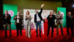 O Secretário Geral do Partido Socialista (PS), Pedro Nuno Santos, durante a apresentação da candidata à câmara municipal de Bragança, Isabel Ferreira, durante a apresentação dos candidatos autárquicos do distrito de Bragança, no Pavilhão do Nerba, 01 de março de 2025.  MIGUEL PEREIRA DA SILVA/LUSA