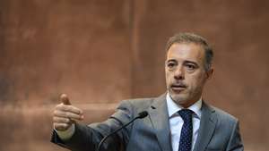 O ministro dos Assuntos Parlamentares, Pedro Duarte, discursa na abertura da 3.ª edição da Cimeira do Ensino, na FEP - Faculdade de Economia da Universidade do Porto, 06 de março de 2025. JOSÉ COELHO/LUSA
