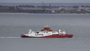 Um ferry boat da Atlantic Ferries navega no Rio Sado junto à península de Troia, Setúbal, 10 de outubro de 2024. barco. CARLOS M. ALMEIDA/LUSA
