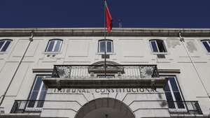 Pormenor da fachada do edifício do Tribunal Constitucional em Lisboa, 29 de abril de 2024. MIGUEL A. LOPES/LUSA