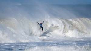 epaselect epa11982800 Indonesian surfer Rio Waida during  the third stage of the World Surfing Championship and the only stage of the World Championship that takes place in Europe, which will take place at Super Tubos beach, in Peniche, 23 March 2025.  EPA/CARLOS BARROSO