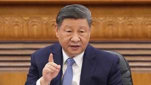 epa11993873 China's President Xi Jinping speaks during a meeting with global business leaders at the Great Hall of the People, in Beijing, China, 28 March 2025.  EPA/KEN ISHII/POOL