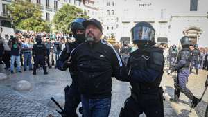 Mário Machado detido. Police clash with right-wing extremists from the organizations "Rise" and "Habeas Corpus" and supported by "1143 Group" that hold a unauthorised rally in Lisbon downtown, place with a great concentration of immigrants, during the celebrations of the 25th April 1974 Carnation Revolution that ended the authoritarian regime of Estado Novo (New State) that ruled the country between 1926 to 1974, Lisbon, 25th April 2025. ANTONIO COTRIM/ LUSA