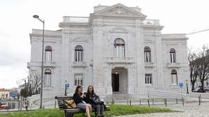 Fachada do edifício da NOVA Medical School - Faculdade de Ciências Médicas, no Campo Mártires da Pátria, uma antiga zona de corridas de touros, onde no início do século XX toureou a cabo-verdiana Fernanda do Vale (também conhecida por Preta Fernanda), é um dos pontos dos “Espaços da Presença Africana em Lisboa”, que fazem parte de um roteiro promovido desde 2016 pela associação Batoto Yetu Portugal, que trabalha com jovens e crianças interessados na cultura africana, em Lisboa, 17 de dezembro de 2022. As origens africanas do Marquês de Pombal ou da fadista Severa são uma das várias curiosidades que surpreende quem percorre as marcas de África em Lisboa, que tanto se encontram numa estação metropolitana, num bairro histórico ou num campus universitário. (ACOMPANHA TEXTO DA LUSA DO DIA 26 DE DEZEMBRO DE 2022). ANTÓNIO PEDRO SANTOS/LUSA