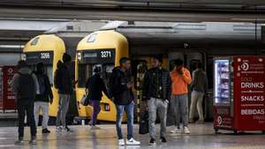 Estação do Cais do Sodré durante o dia de greve convocada pelo Sindicato dos Maquinistas dos Transportes Ferroviários Portugueses, em Lisboa, 06 de dezembro de 2024. A greve convocada pelo Sindicato abrange sete empresas: CP - EPE, Fertagus, MTS - Metro do Sul do Tejo, ViaPorto, Captrain, Medway e IP - Infraestruturas de Portugal. FILIPE AMORIM/LUSA
