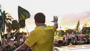 epaselect epa12082278 Former Brazilian President Jair Bolsonaro participates in a rally calling for amnesty for those convicted over the January 2023 uprising, in BrasÃ­lia, Brazil, 07 May 2025. Bolsonaro, indicted for coup plotting by the Supreme Court, called for amnesty for those convicted in the January 2023 attack, which sought to overthrow the government of leftist President Luiz Inacio Lula da Silva.  EPA/ANDRE BORGES