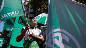 epa11708178 People take part in a protest in Buenos Aires, Argentina, 07 November 2024. Argentinean public sector workers, organised in the State Workers' Association (ATE), demonstrated in different parts of the country threatening a new strike to demand better pay and against the austerity measures being implemented by Javier Milei's government.  EPA/JUAN IGNACIO RONCORONI