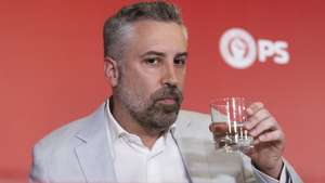 O ex-secretário-geral do Partido Socialista, Pedro Nuno Santos, na reunião extraordinária da Comissão Nacional do PS, para análise da situação política face aos resultados eleitorais do passado dia 18 de maio e aprovação de calendários e regulamentos eleitorais, no Hotel Altis, em Lisboa, 24 de maio de 2025. JOSÉ SENA GOULÃO/LUSA