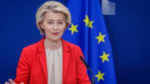 epa12168001 EU Commission President Ursula von der Leyen speaks during a press conference to brief the press on the 18th package of sanctions against Russia, in Brussels, Belgium, 10 June 2025.  EPA/OLIVIER MATTHYS