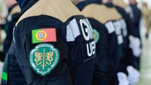 Insígnia da Guarda Nacional Republicana (GNR), durante a cerimónia militar comemorativa do Dia da Unidade de Emergência Proteção e Socorro da Guarda Nacional Republicana, na Guarda, 14 de abril de 2025. MIGUEL PEREIRA DA SILVA/LUSA