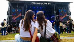 epa12171993 Festival-goers attend Brazilian singer Tulipa Ruiz's concert during the Primavera Sound music festival in Porto, Portugal, 12 June 2025. The festival runs until 15 June 2025.  EPA/JOSE COELHO