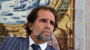 O presidente do Governo Regional da Madeira, Miguel Albuquerque, em entrevista à agência Lusa, na Quinta Vigia, no Funchal, ilha da Madeira, 13 de maio de 2025. O presidente do Governo da Madeira (PSD/CDS-PP), o social-democrata Miguel Albuquerque, considera, a propósito das legislativas de domingo, que os portugueses querem um executivo estável para acabar com a “histeria justicialista” e os “populismos que andam aí à solta”. (ACOMPANHA TEXTO DA LUSA DO DIA 16 DE MAIO DE 2025). HOMEM DE GOUVEIA/LUSA