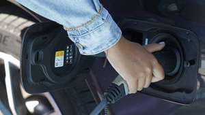 Posto de carregamento de carros elétricos, em Lisboa, 11 de agosto de 2024. Sustentabilidade. Ambiente. Energias renováveis. ANTÓNIO PEDRO SANTOS/LUSA