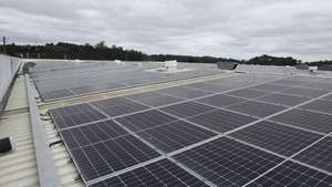 Painéis da central fotovoltaica em cobertura da empresa Fapricela que ocupa uma área de 45.000 metros quadrados - o equivalente a 7 campos de futebol - e está entre as maiores da Europa, nas instalações da Fapricela, Ançã, 5 de junho de 2025. Com 13.968 painéis solares e uma potência instalada de 6,3 MWp, a central permitirá a produção anual de 8,3 GWh de energia limpa, evitando a emissão de 3.945 toneladas de CO2, PAULO NOVAIS/LUSA