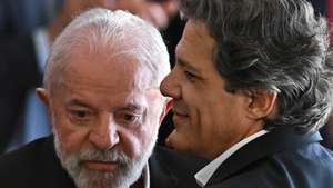 epa12207049 Brazilian President Luiz Inacio Lula da Silva (L), along with Finance Minister Fernando Haddad (R), participate in the launch ceremony of the 2025/2026 Safra Family Farming Plan at the Planalto Palace in Brasilia, Brazil 30 June 2025. Lula announced a public credit line for family farming worth 89 billion reais.  EPA/Andre Borges