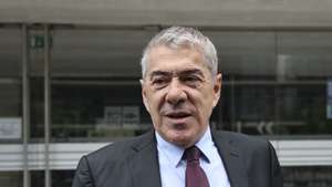 Former Prime Minister José Socrates, the main defendant in Operation Marques, arrives at the Lisbon Central Criminal Court on Campus de Justiça, where a panel of judges presided over by Susana Seca will try Socrates and 20 other defendants, including individuals and companies, for 117 crimes, in Lisbon, Portugal, 09 July 2025. Former Portuguese prime minister José Socrates and the other 20 official suspects in Operation Marques are to stand trial on Thursday at the Campus de Justiça in Lisbon, more than a decade after the case accusing the former PM of corruption came to light.  ANTONIO COTRIM/LUSA