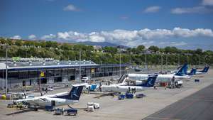Aviões da Azores Airlines, no Aeroporto João Paulo II em Ponta Delgada, Açores