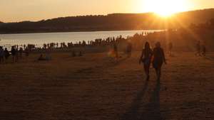 Visitantes no Boom Festival, em Idanha-a-Nova, conta com 21 palcos oficiais, 544 artistas, 181 facilitadores, 69 assistentes e 100 terapeutas, para um público de 41 mil pessoas de 177 nacionalidades, segundo a organização, 23 de julho de2022. PEDRO REIS MARTINS/LUSA.