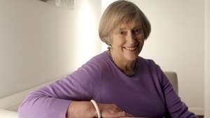 epa01615069 Stella Rimington, the first female director of the UK Security Service, commonly known as MI5 (Military Intelligence, Section 5), poses during the presentation of her novel 'The invisible' on Tuesday 26 January 2009 in Madrid, Spain.  EPA/ANGEL DIAZ