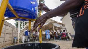 epa10984882 A visitor washes the hands on arrival at the Kuwadzana Poly Clinic in the Kuwadzana township in Harare, Zimbabwe, 19 November 2023. Zimbabwe has declared a state of emergency in its capital Harare over an outbreak of cholera, Harare City Council Mayor Ian Makone said. Hundreds of people have already died from the bacteria infection which is described by the World Health Organization (WHO) as an 'extremely virulent disease' that already had killed thousands of people in the region during an outbreak in 2008.  EPA/AARON UFUMELI