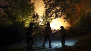 Firefighters during a forest fire in Pedrogao Grande, Leiria, Portugal, 23 August 2025. The two fires that are currently consuming forest in Pedrogao Grande have already reached the municipality of Sertã, with various resources being deployed in both areas to combat the fire, Civil Protection told Lusa. At 10 p.m., 912 firefighters supported by 289 vehicles were fighting the two fires. PAULO NOVAIS/LUSA