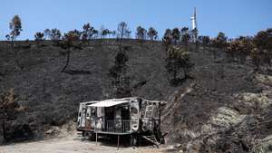 Casa móvel destruída pelo fogo que fustigou a Serra da Lousã durante a última semana, Lousã, 22 de agosto de 2025. PAULO NOVAIS/LUSA