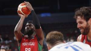epa12326508 Neemias Queta of Portugal in action during the FIBA EuroBasket 2025 group phase basketball match between Czech Republic and Portugal, in Riga, Latvia, 27 August 2025.  EPA/TOMS KALNINS