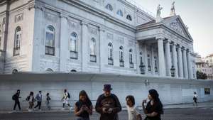 Fachada do Teatro Nacional D. Maria II, na Praça do Rossio, em Lisboa, 18 de julho de 2025. Obras. Turismo. D. Pedro IV. Baixa pombalina. ANTÓNIO PEDRO SANTOS/LUSA
