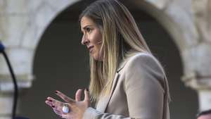 A ministra da Cultura, Juventude e Desporto, Margarida Balseiro Lopes, durante a intervenção na apresentação da 17.ª edição da Manifesta em Coimbra, organizada em colaboração com o Anozero — Bienal de Coimbra, Coimbra, 17 de setembro de 2025. A cada dois anos, a Bienal Nómada Europeia Manifesta realiza-se numa cidade diferente ou região anfitriã da Europa, beneficiando das condições locais, culturais, urbanas e ambientais, enquanto reimagina, com os cidadãos e comunidades locais, a forma como vivemos, trabalhamos e concebemos o nosso futuro coletivo na Europa. Coimbra será a cidade anfitriã da Manifesta 2028. PAULO NOVAIS/LUSA