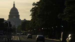 epa12420462 The US Capitol in Washington, DC, USA, 01 October 2025. The US government has shutdown after the US Senate failed to pass a funding bill last night.  EPA/WILL OLIVER