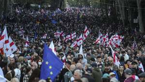 epa12430326 Georgian opposition party supporters attend a rally during local elections in Tbilisi, Georgia, 04 October 2025. Elections to local governments are held in Georgia on 04 October, where members of municipal meetings and 64 mayors of cities will be elected. More than 3.5 million voters will be able to take part in the elections.  EPA/DAVID MDZINARISHVILI