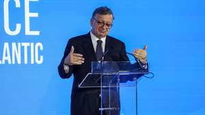 epa12178542 Former President of the European Commission and former Prime Minister of Portugal Jose Manuel Durao Barroso delivers a speech at 'The Lisbon Conference: Europe and Transatlantic Relations' in Lisbon, Portugal, 16 June 2025.  EPA/MIGUEL A. LOPES