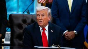 epa12471553 US President Donald Trump speaks during a Diwali celebration in the Oval Office of the White House in Washington, DC, USA, 21 October 2025.  EPA/ALLISON ROBBERT / POOL