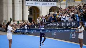 Kenya's Dickson Chumba, winner of the Lisbon Marathon, crosses the finish line at Praça do Comércio in Lisbon, 25 October 2025. FILIPE AMORIM/LUSA
