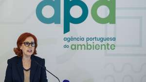 A ministra do Ambiente e Energia, Maria da Graça Carvalho, na conferência de imprensa para apresentação do balanço da época balnear 2025, resultados da fiscalização no Algarve, medidas de acesso às praias implementadas em Grândola, na Sede da Agência Portuguesa do Ambiente, em Lisboa, 27 de outubro de 2025. TIAGO PETINGA/LUSA