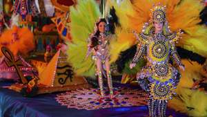 Uma brincadeira que nasceu do reaproveitamento das sobras de festas anteriores de Carnaval na ilha cabo-verdiana de São Vicente levou este mês a uma exposição de quase 30 bonecas fantasiadas, projeto que junta a inclusão e oito artesãos, Mindelo, Cabo Verde, 29 de março de 2022. A brincadeira começou com os artesãos a confecionarem com as sobras, cada um, uma rainha do Carnaval, em forma de boneca, competindo pela mais bonita e representativa da festa em São Vicente, ilha que é palco habitualmente da maior festa carnavalesca em Cabo Verde. (ACOMPANHA TEXTO DE 30 DE MARÇO DE 2022). SIDNEIA NEWTON/LUSA