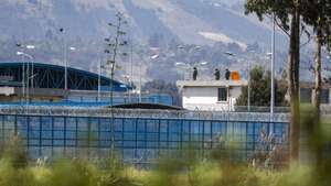 epa11077404 Ecuadorian soldiers carry out an operation to take control of the Sierra Centro Norte Cotopaxi Regional Social Rehabilitation Center, in the city of Latacunga, Ecuador, 14 January 2024. Following the attacks and violent acts that occurred on 09 January in the country, Noboa decreed a state of emergency, declared the existence of an internal armed conflict, and ordered the Public Force to carry out security and control operations in different locations in Ecuador.  EPA/Jose Jacome