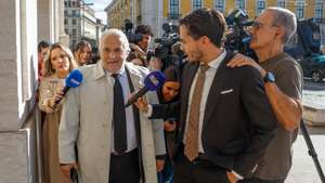 O antigo juiz, Rui Rangel (2-E), à chegada ao Supremo Tribunal de Justiça para o início do julgamento do “Processo Lex”, em Lisboa, 29 de outubro de 2025. Em causa estão os crimes de corrupção passiva e ativa para ato ilícito, recebimento indevido de vantagem, abuso de poder, usurpação de funções, falsificação de documento, fraude fiscal e branqueamento. ANTÓNIO PEDRO SANTOS/LUSA