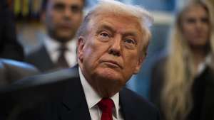 epa12517022 US President Donald Trump speaks to members of the media during a swearing in ceremony for Sergio Gor, the new US Ambassador to India, in the Oval Office at the White House in Washington, DC, USA, 10 November 2025.  EPA/GRAIG HUDSON / POOL