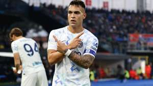 epa12559899 Inter's Lautaro Martinez celebrates after scoring the 1-0 lead during the Italian Serie A soccer match Pisa SC vs Inter at Arena Garibaldi stadium in Pisa, Italy, 30  November 2025.  EPA/ENRICO MATTIA DEL PUNTA